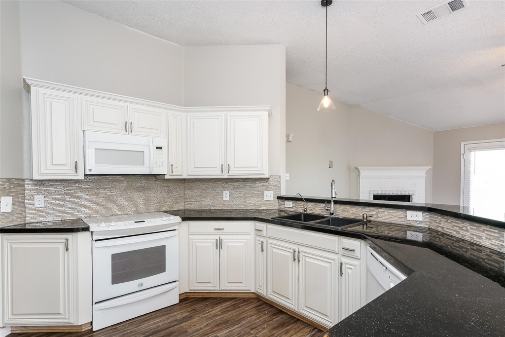 8128 Modesto Drive - Photo 6
