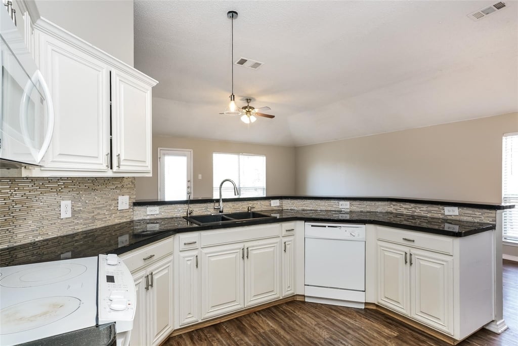 8128 Modesto Drive - Photo 5