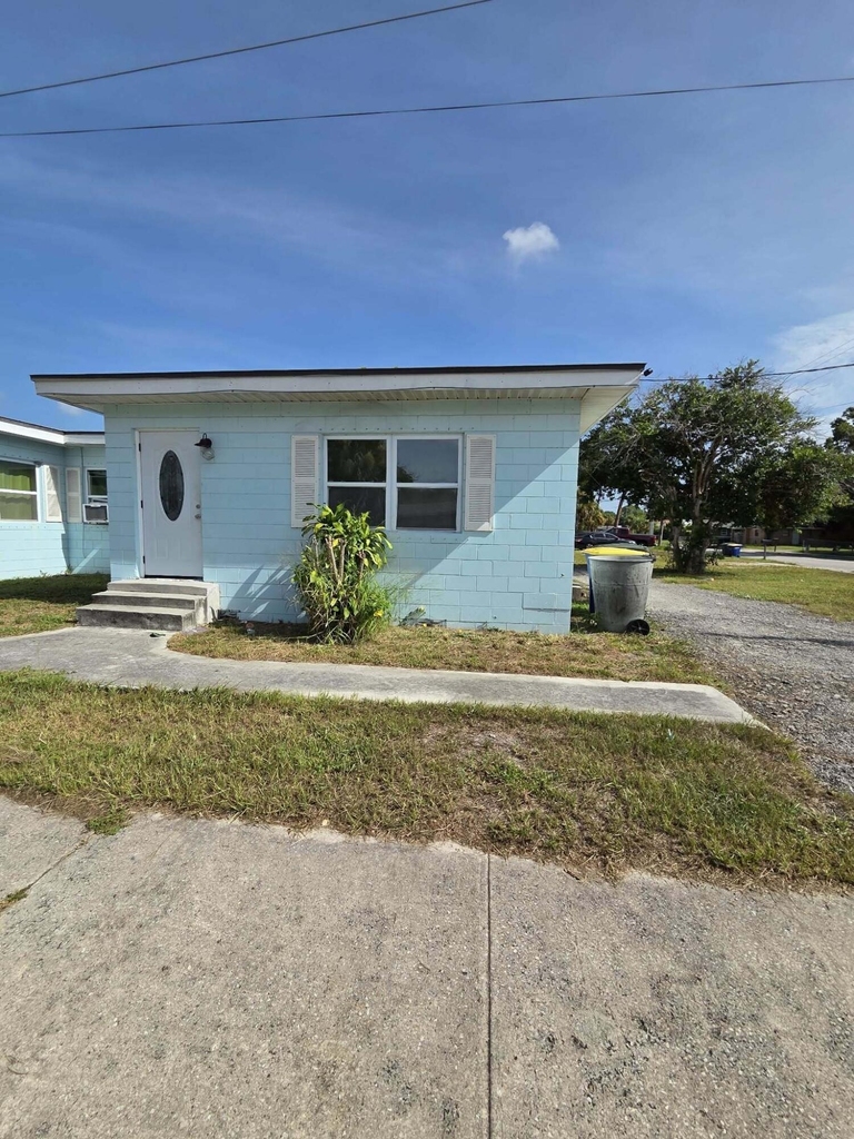 2204 Ave G - Photo 0
