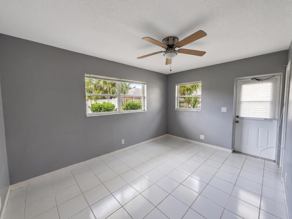 1240 Se 3rd Court - Photo 4