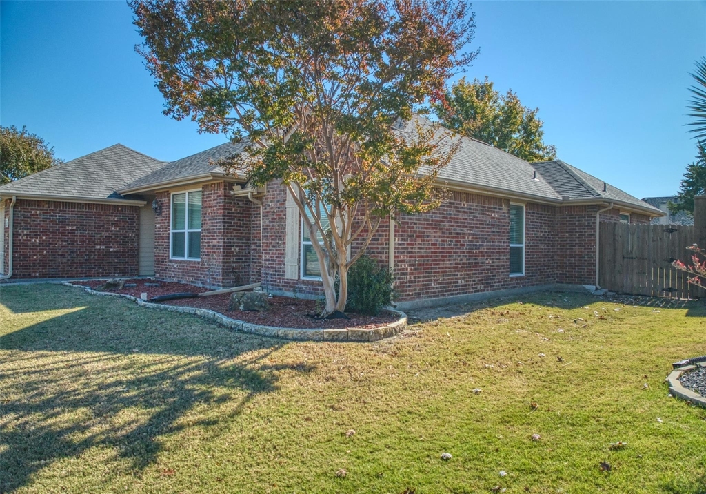 6218 Cynthia Drive - Photo 2