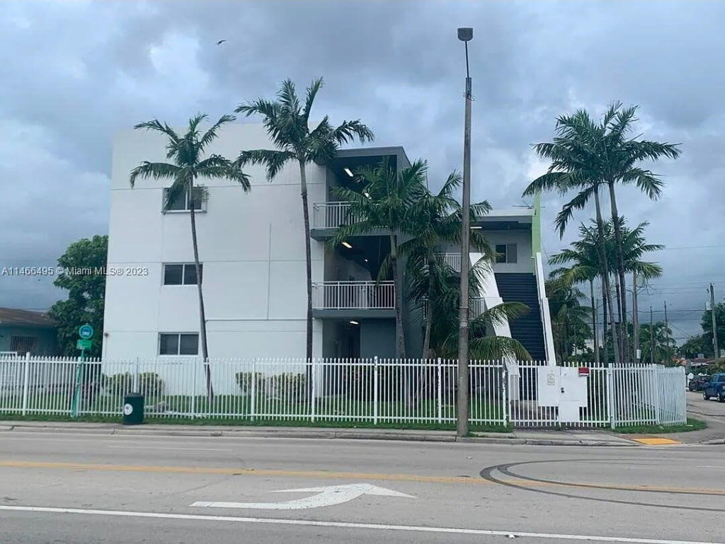 2210 Nw 34th Street - Photo 3