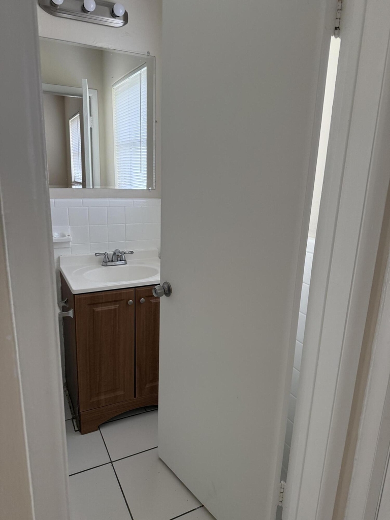 1431 Sw 44th Terrace - Photo 3