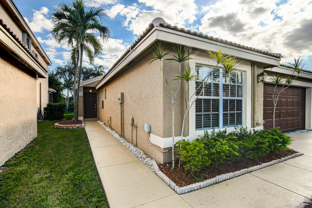 3574 Danbury Court - Photo 2