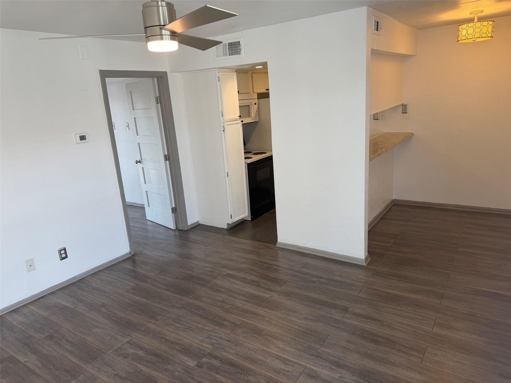 2800 Douglas Avenue - Photo 2