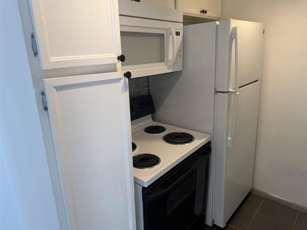 2800 Douglas Avenue - Photo 8