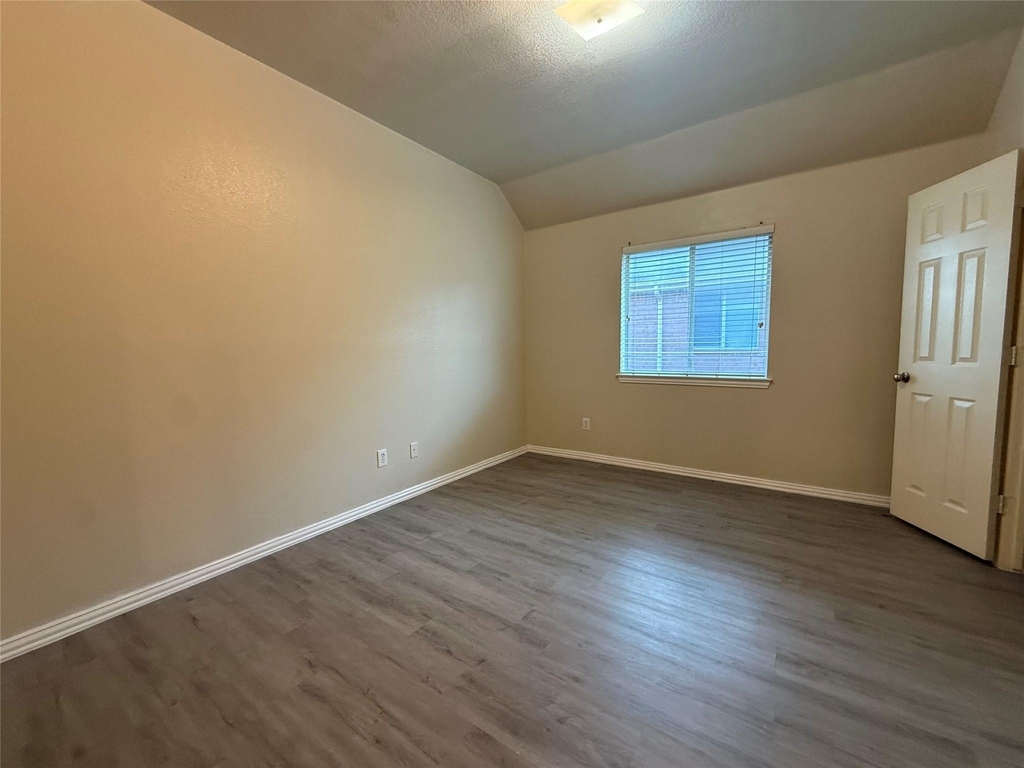 8014 Wilmington Drive - Photo 11