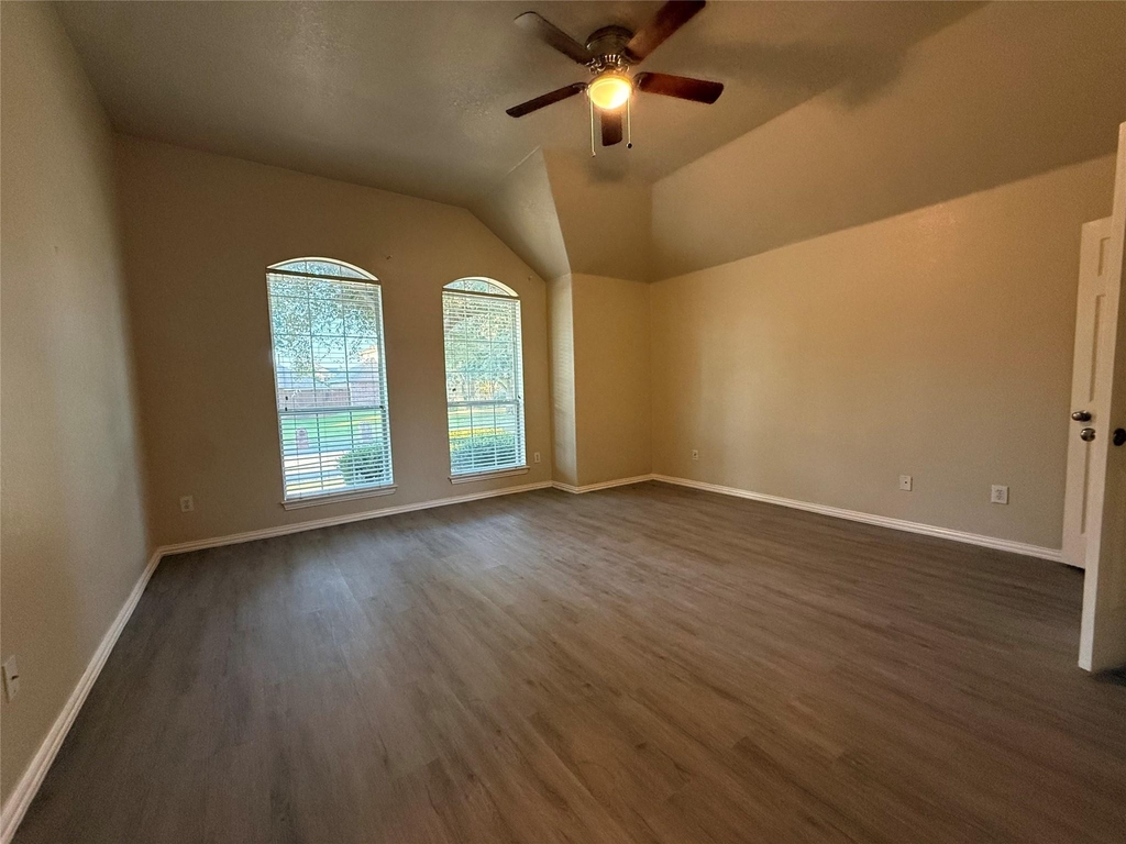8014 Wilmington Drive - Photo 5