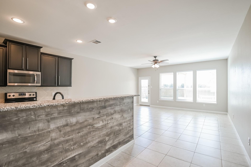 710 Shady Meadow Lane - Photo 4