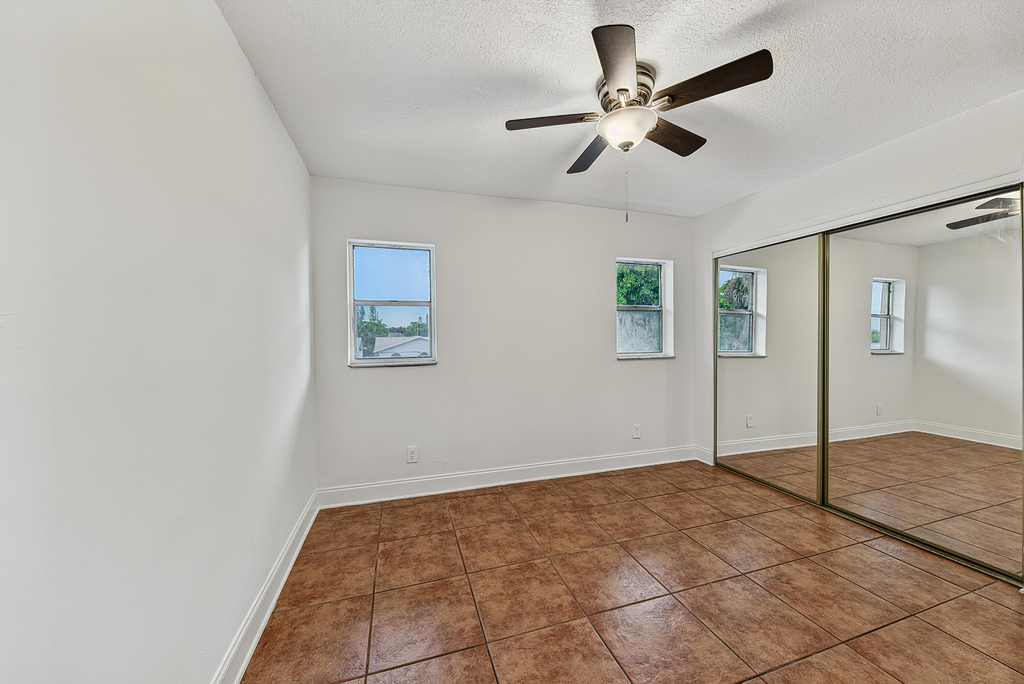 825 Sw 10th Street - Photo 21