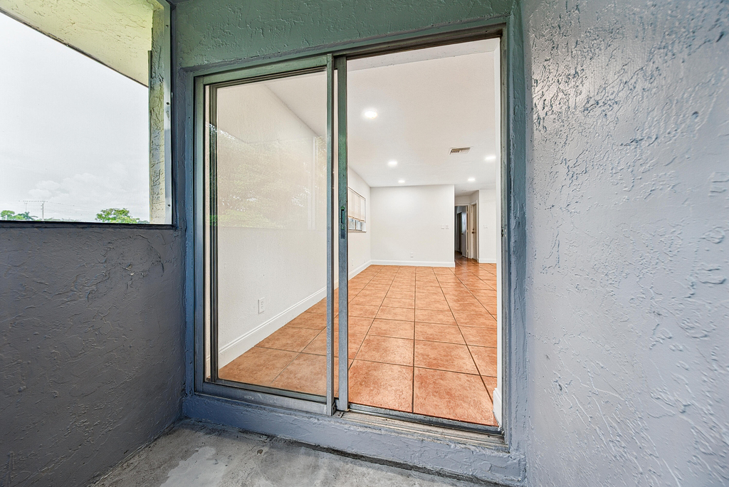 825 Sw 10th Street - Photo 3