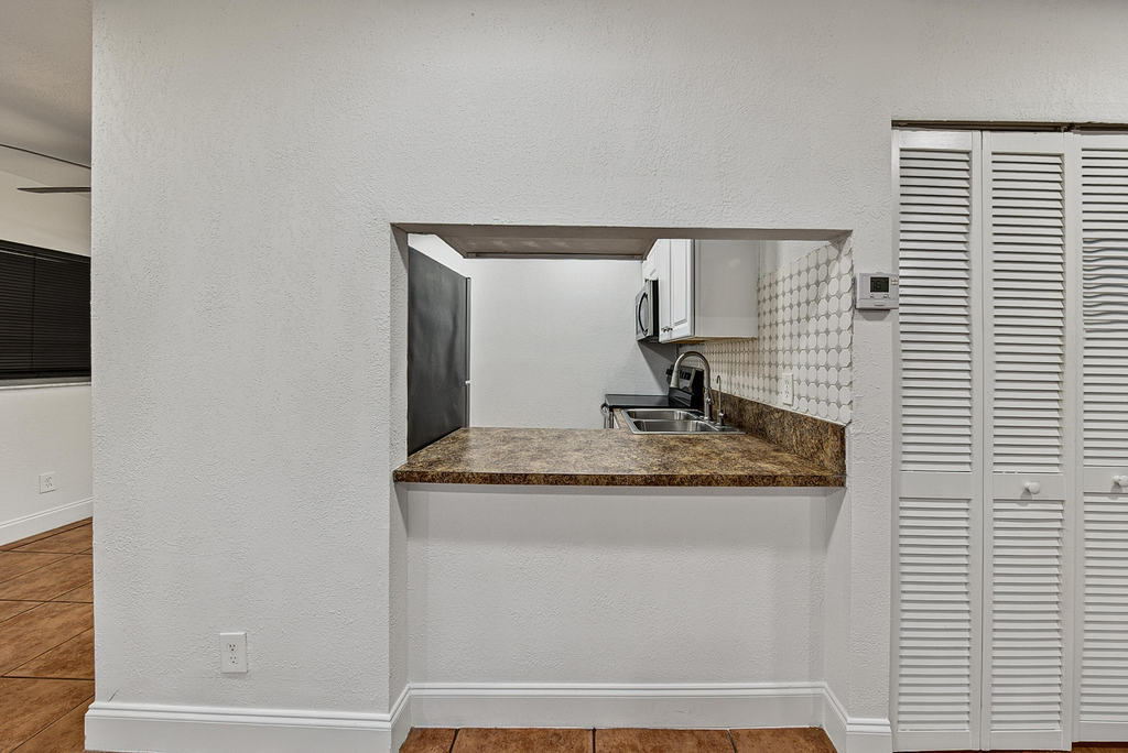825 Sw 10th Street - Photo 12