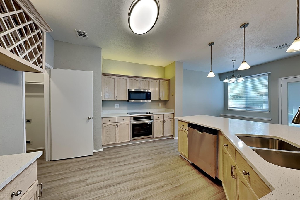 1677 Prescott Circle - Photo 3