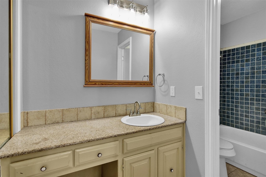 1113 Roaring Springs Drive - Photo 16