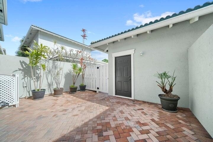 948 Nw 18th Avenue - Photo 15