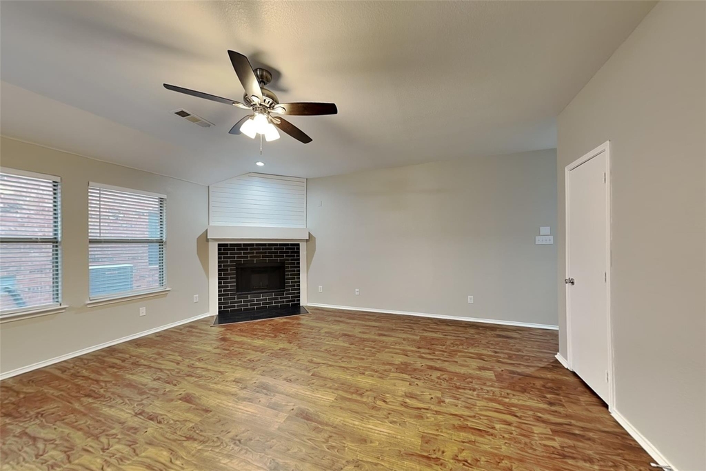 3201 Grant Street - Photo 2