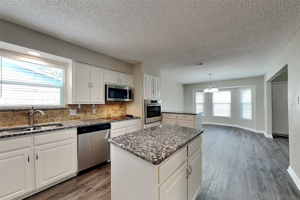 6908 Briardale Drive - Photo 3