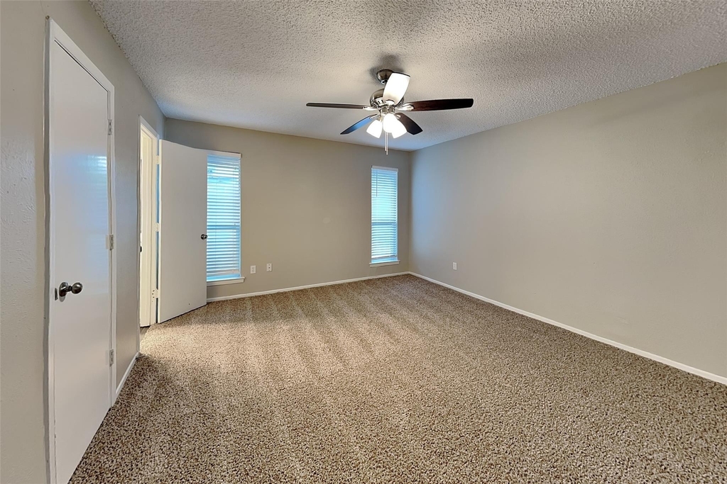 6908 Briardale Drive - Photo 8
