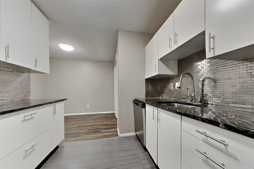 4605 Greenfield Drive - Photo 3