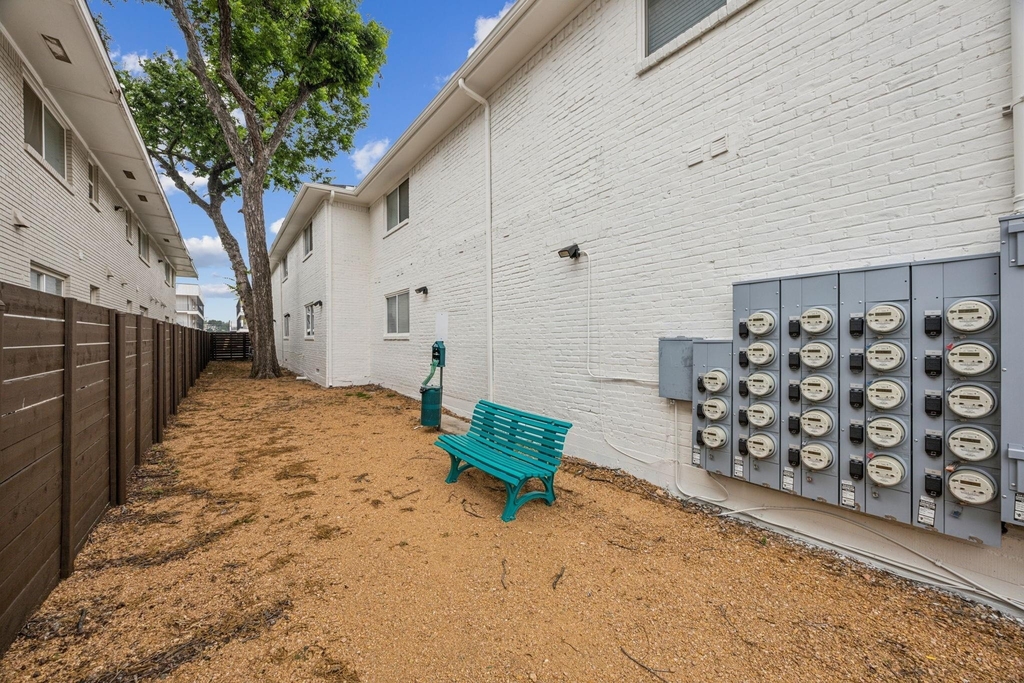 5018 San Jacinto Street - Photo 2