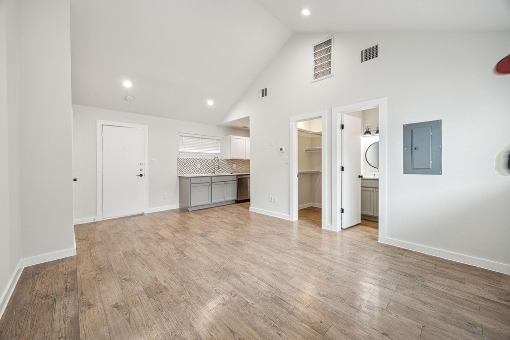 5018 San Jacinto Street - Photo 0