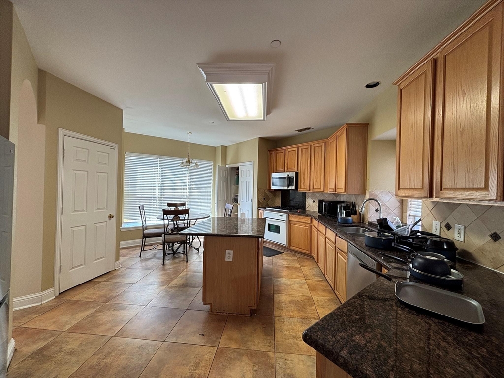462 Richmond Street - Photo 3