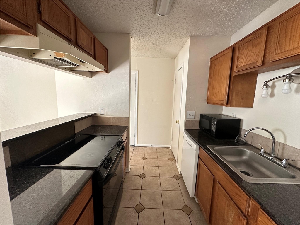 18333 Roehampton Drive - Photo 13
