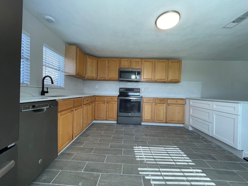 2925 Janet Drive - Photo 11