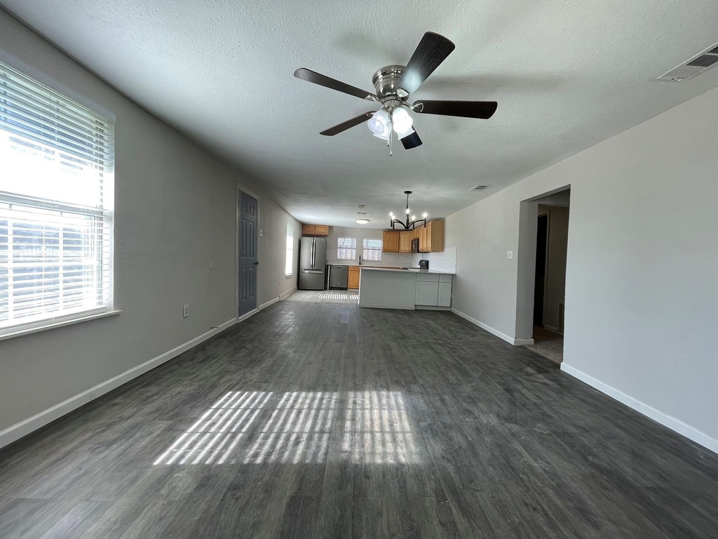 2925 Janet Drive - Photo 6