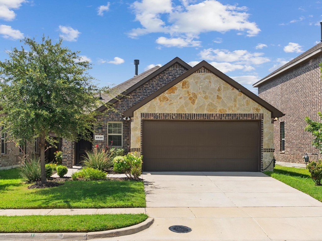 2540 Pettus Drive - Photo 0