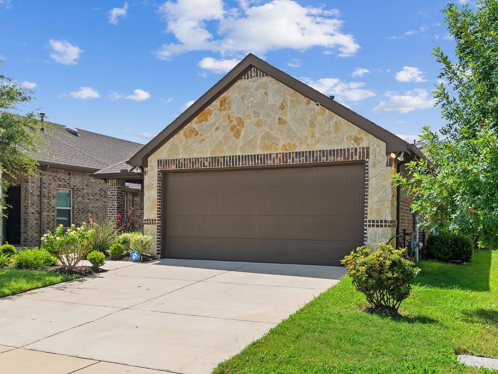 2540 Pettus Drive - Photo 1