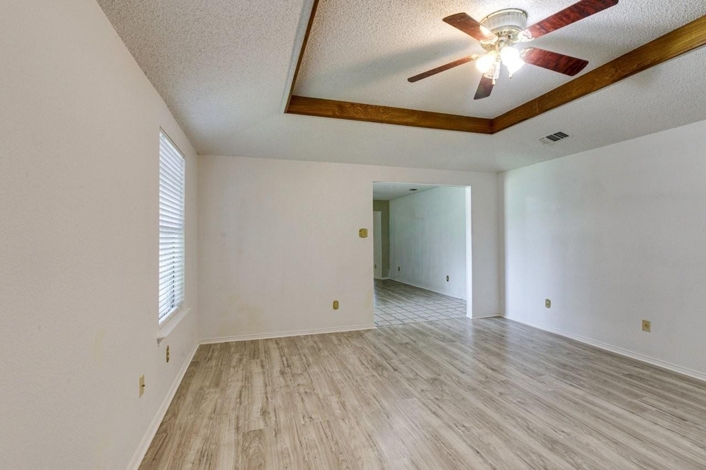 902 Wayne Avenue - Photo 6