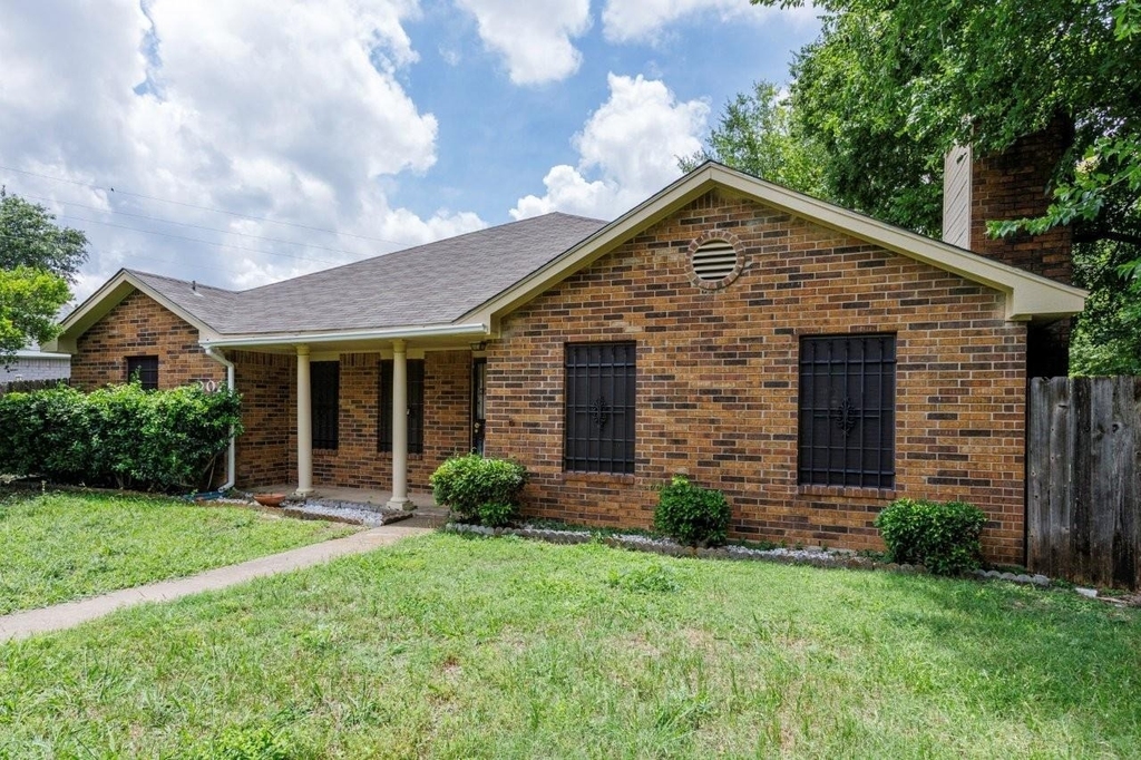 902 Wayne Avenue - Photo 2