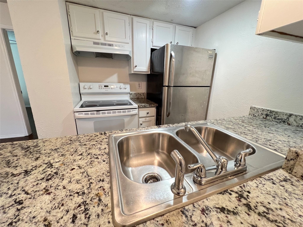 9520 Royal Lane - Photo 0