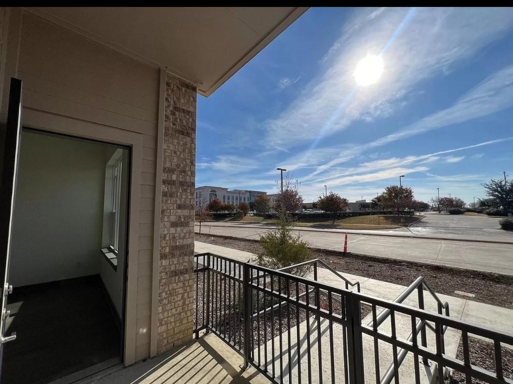 9520 Royal Lane - Photo 2