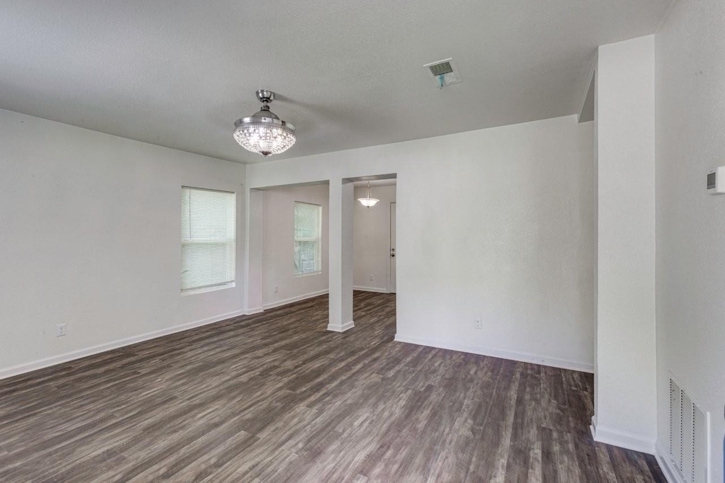 1738 Oak Hill Circle - Photo 3