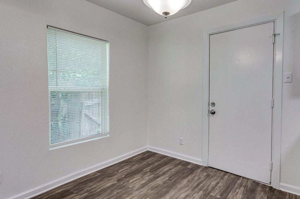 1738 Oak Hill Circle - Photo 11