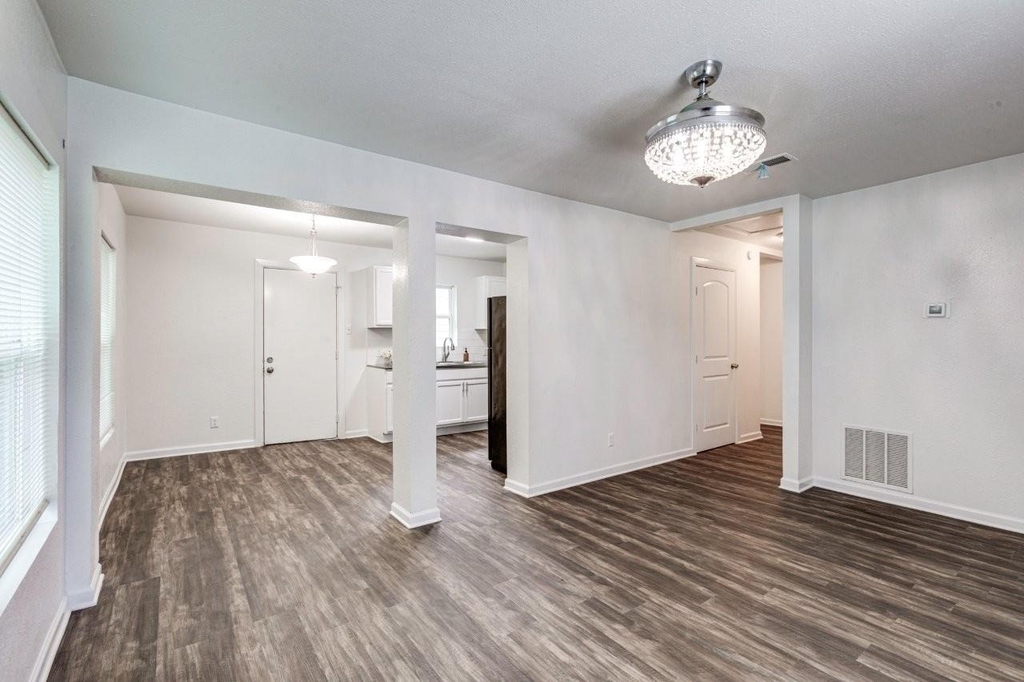 1738 Oak Hill Circle - Photo 6