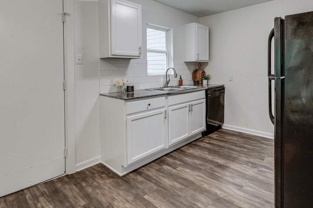 1738 Oak Hill Circle - Photo 7