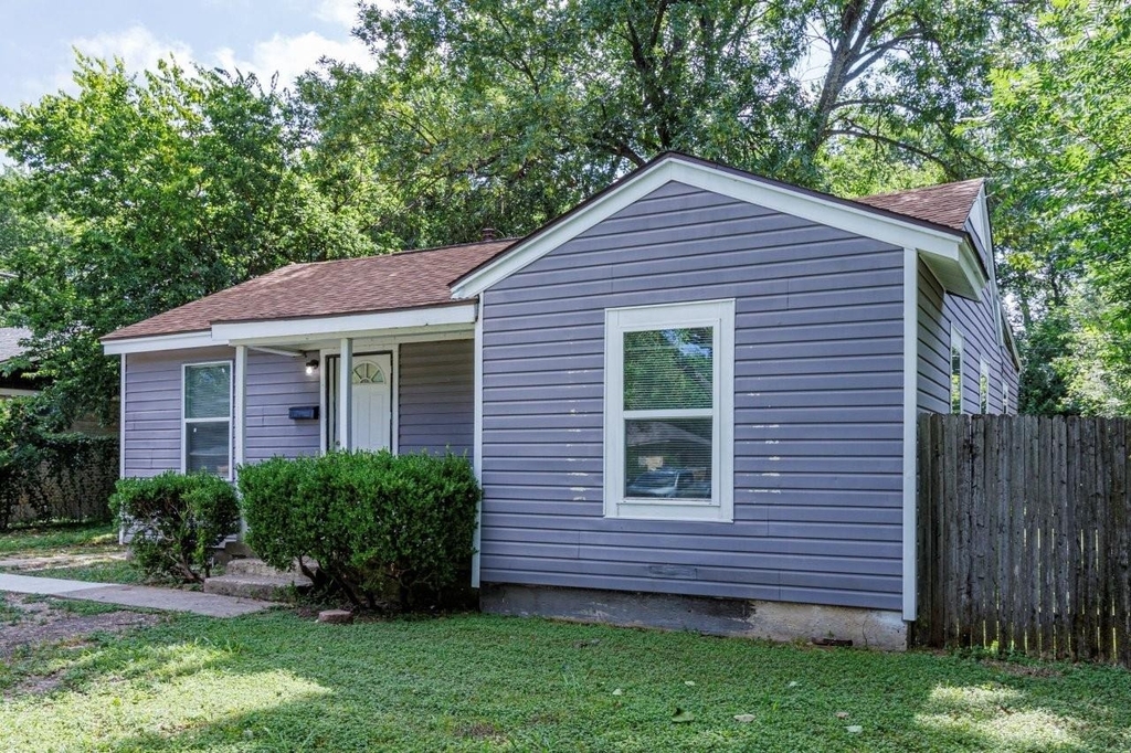 1738 Oak Hill Circle - Photo 2