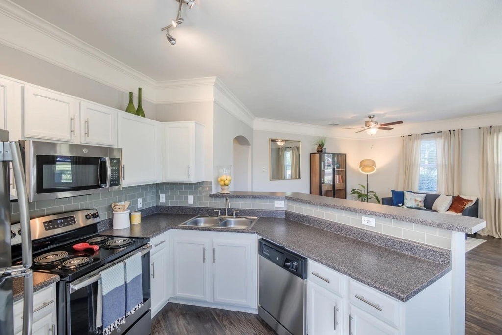 12101 Dessau Road - Photo 12