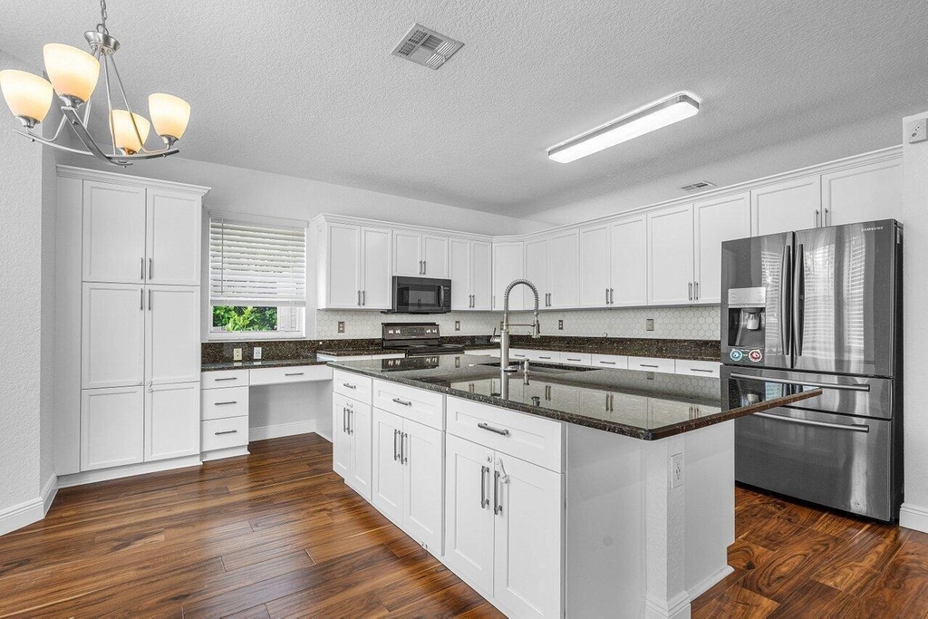 6328 Stonehurst Circle - Photo 14
