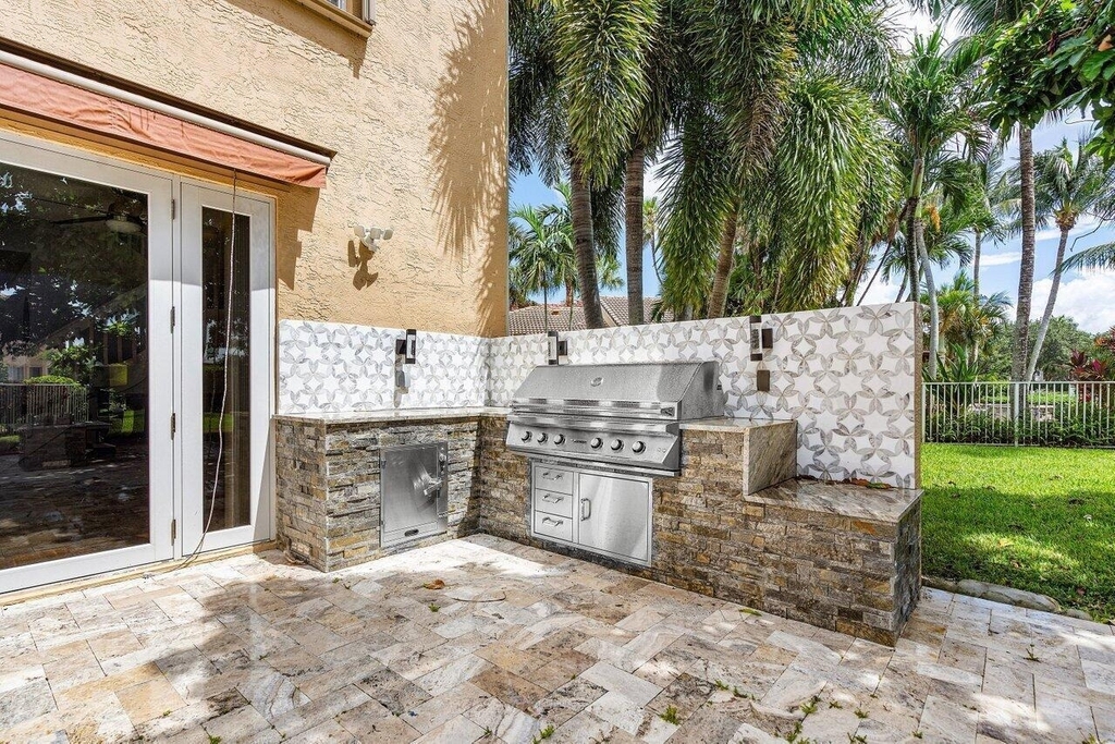 6328 Stonehurst Circle - Photo 31