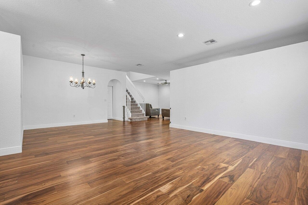6328 Stonehurst Circle - Photo 5