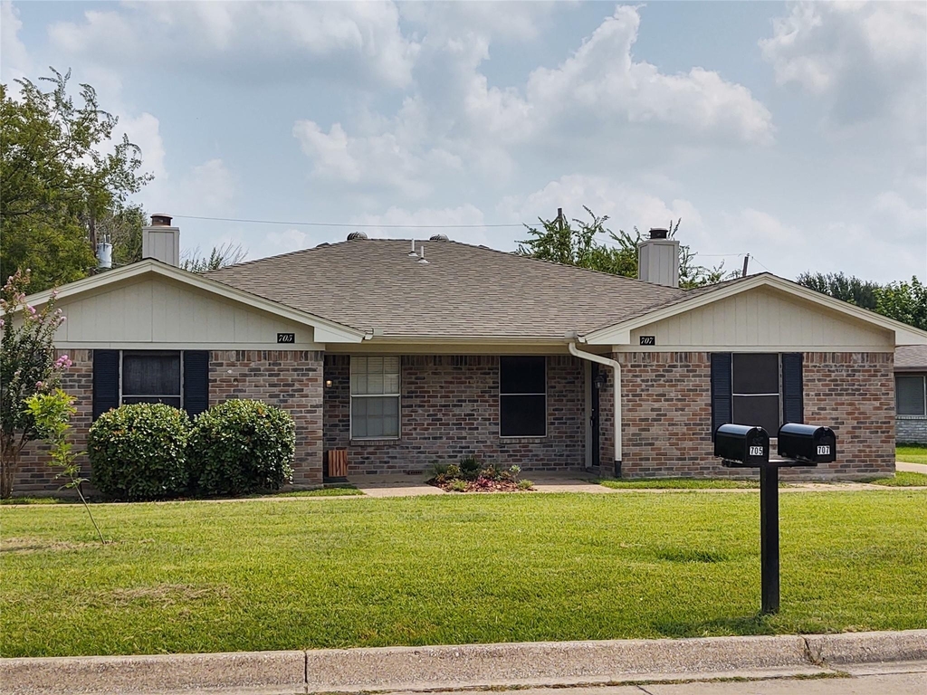 707 Bluebonnet Drive - Photo 0