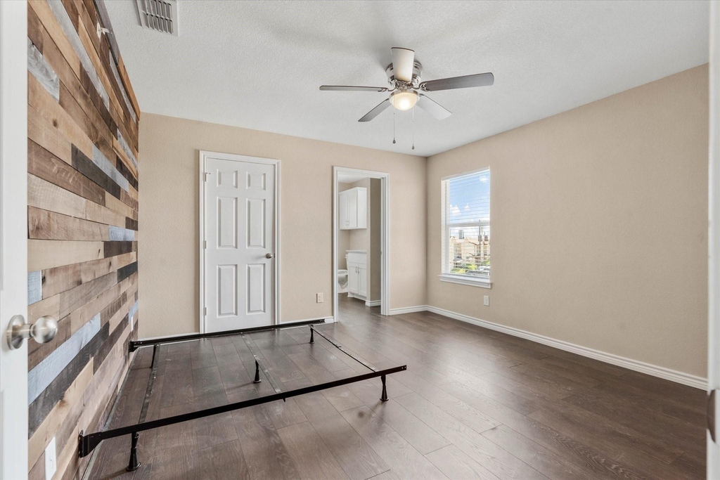 1406 Courtney Place - Photo 16