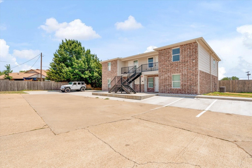 1406 Courtney Place - Photo 24