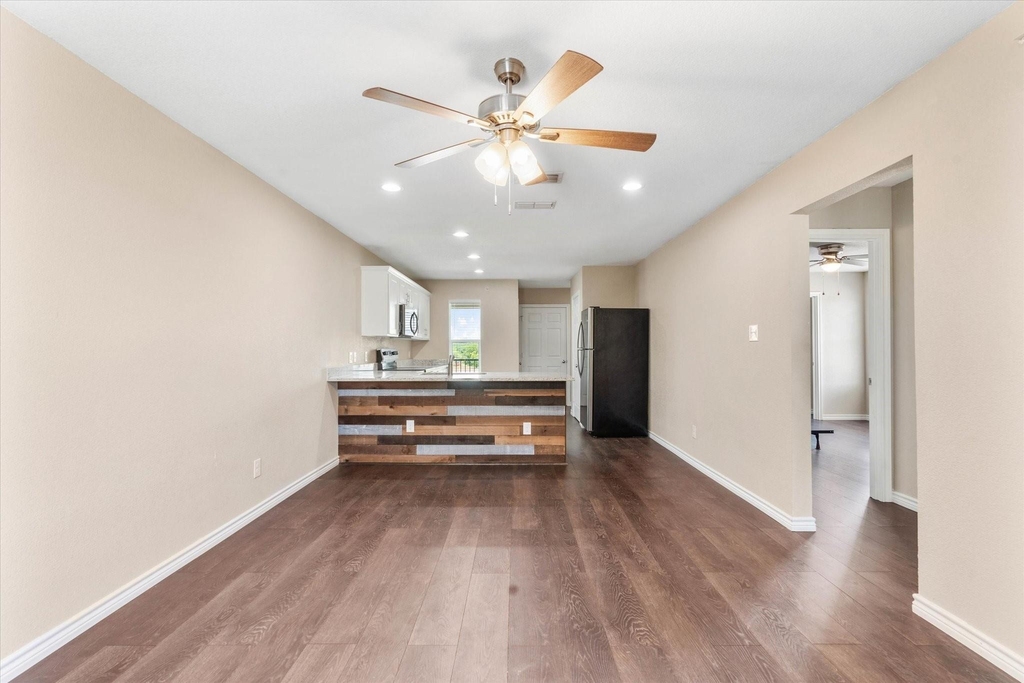 1406 Courtney Place - Photo 13