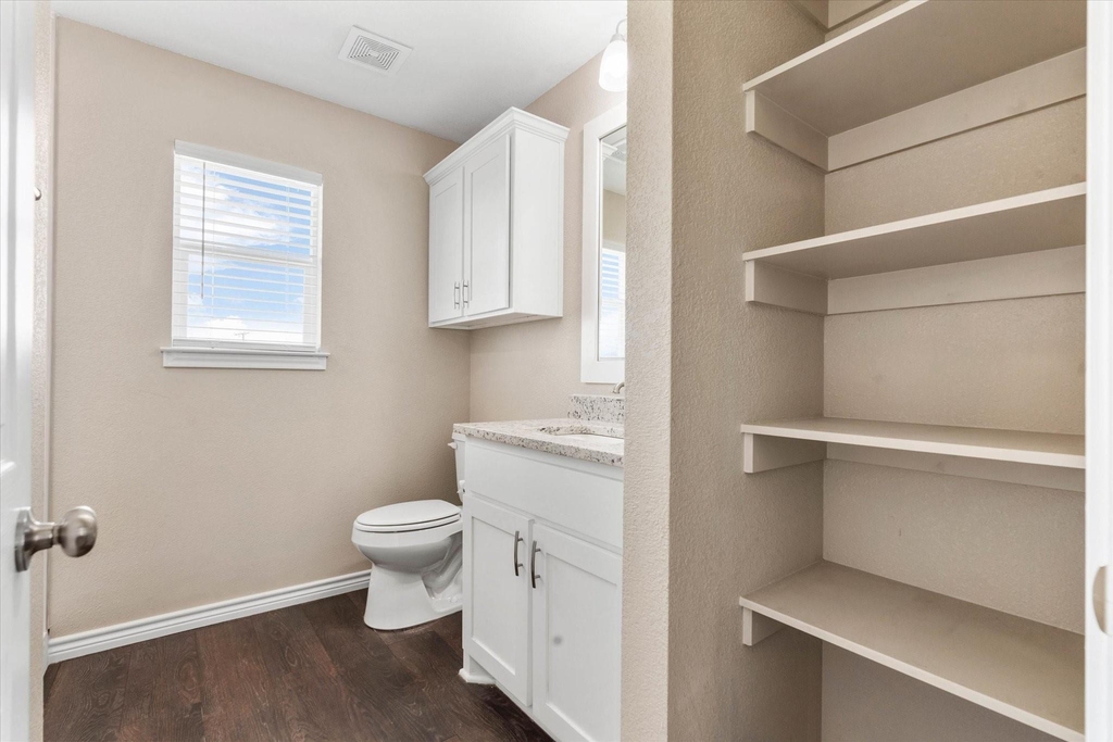 1406 Courtney Place - Photo 18