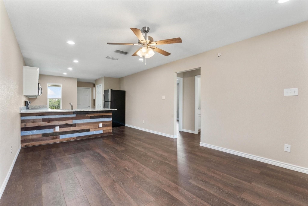 1406 Courtney Place - Photo 14